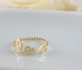 LOVE ring in gold